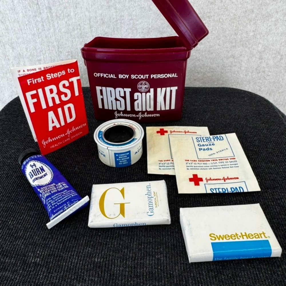 Vintage Johnson & Johnson Official Boy Scout Personal First Aid Kit Maroon Case